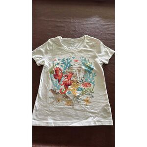 White Tag Tee Short sleeve tee Small Seahorse on Front